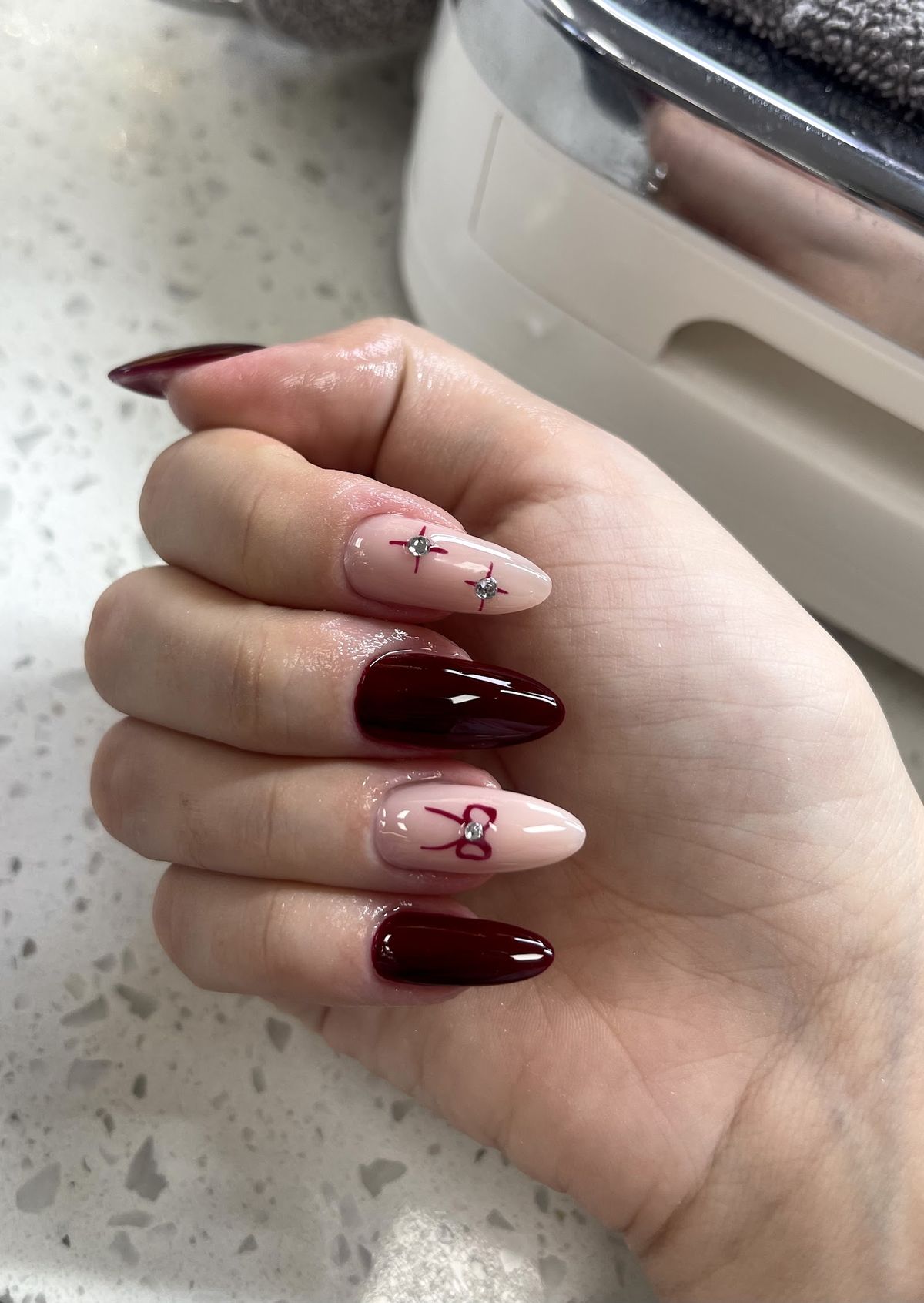 Glossy manicure with a delicate bow nail design